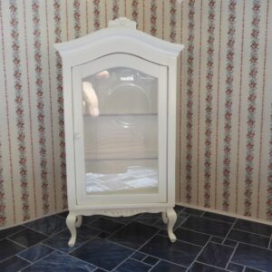 Witte vitrine kast