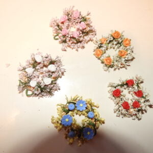 Bloemenkrans per stuk te koop - 2,95 per stuk (kleur zelf erbij zetten)