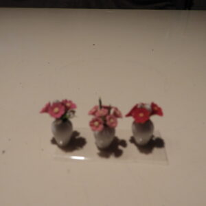 vaasjes met bloemen 1:24