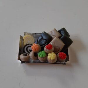 tray met gebakjes
