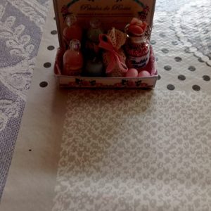 Doosje met badkamer accessoires