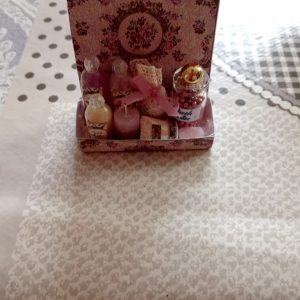 Doosje met badkamer accessoires